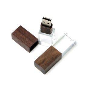 USB-флешка на 64 ГБ прямоугольной формы, под гравировку 3D логотипа, материал стекло, с деревянным колпачком красного цвета, зеленый коричневый/прозрачный с зеленой подсветкой OA-6576.64.03 фото 4